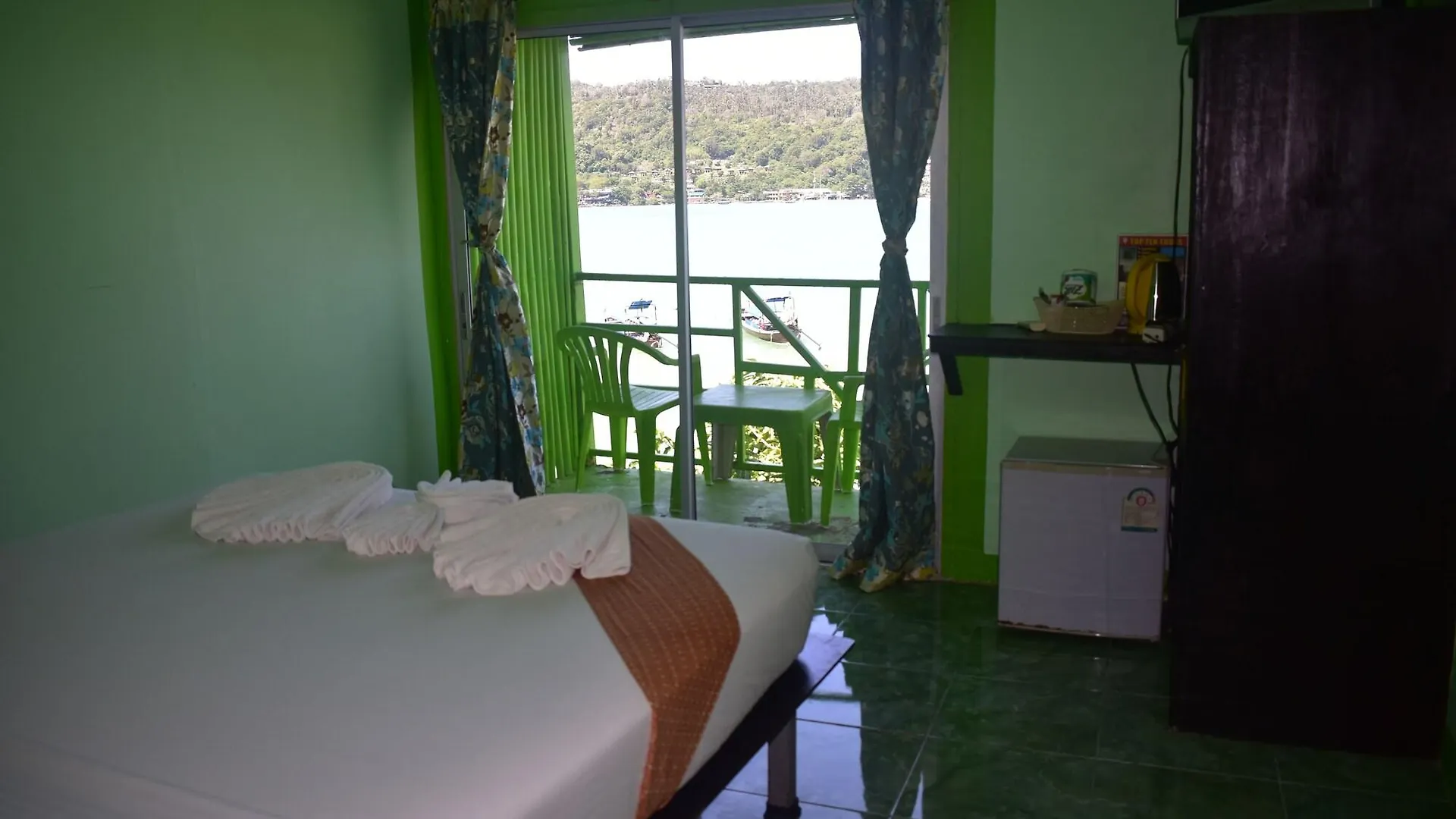 Phi Phi Beach Front Resort 2*, Phi Phi Don