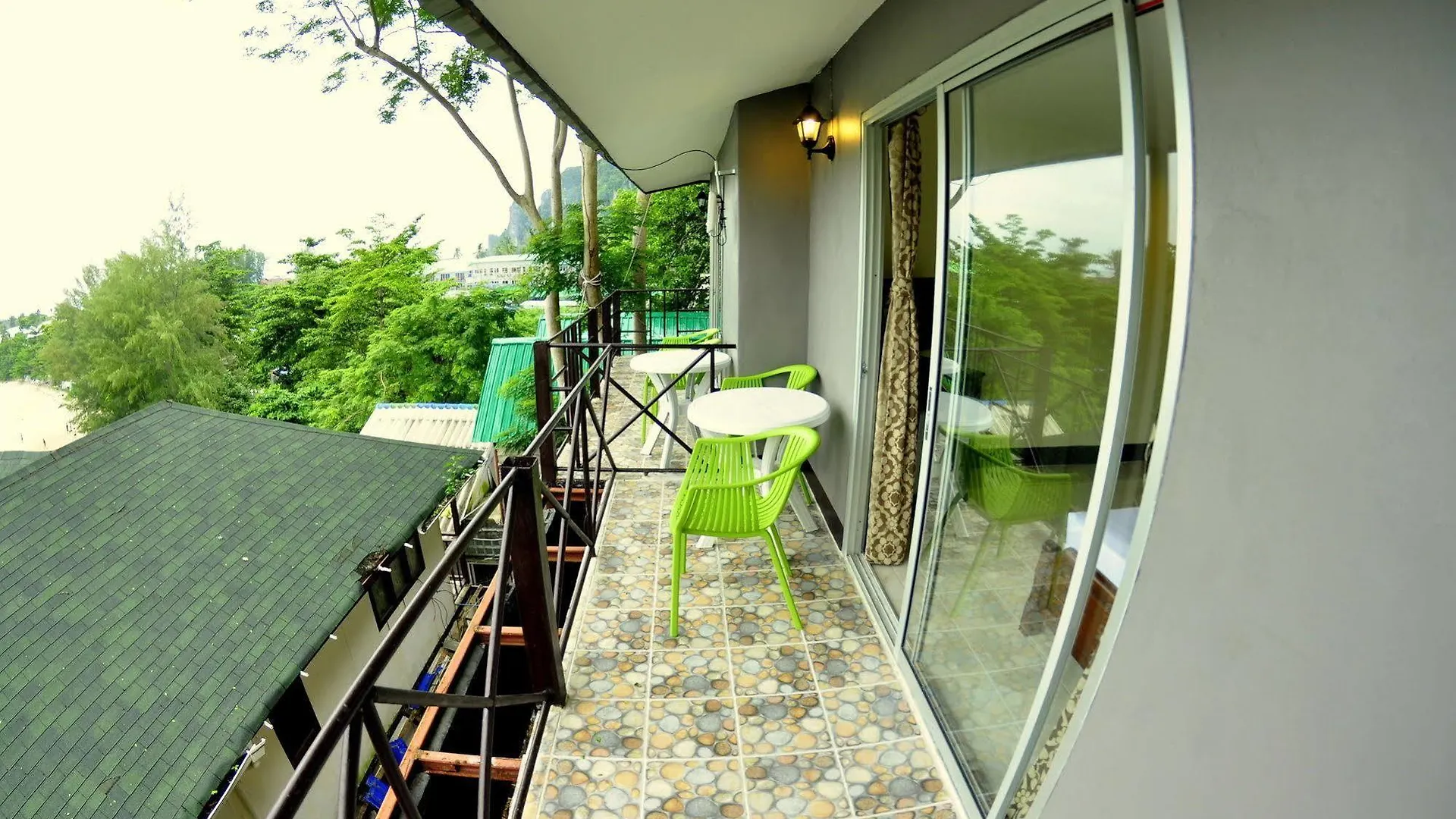 Phi Phi Beach Front Resort 2*, Phi Phi Don